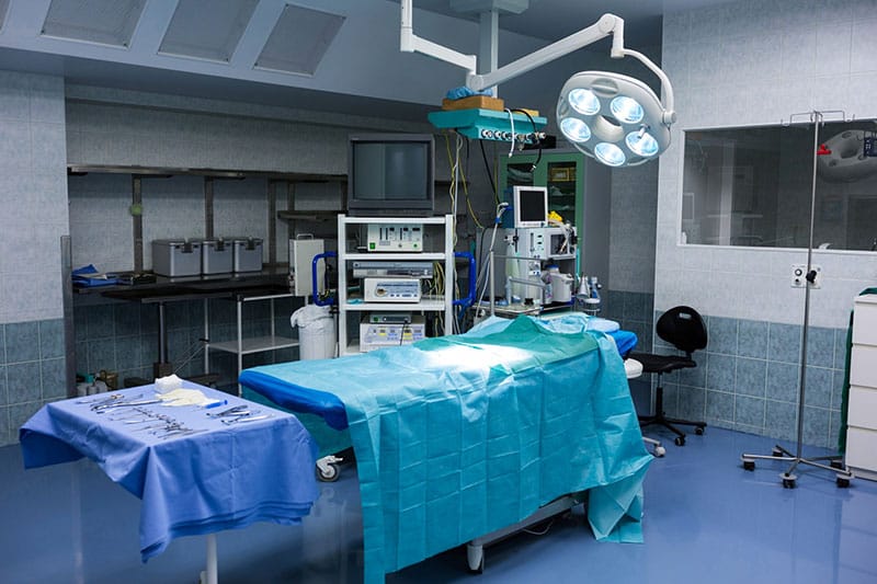 Inicia la remodelación de seis quirófanos en el Hospital Escuela